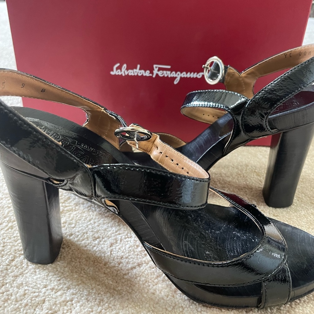 Salvatore Ferragamo black heels 39